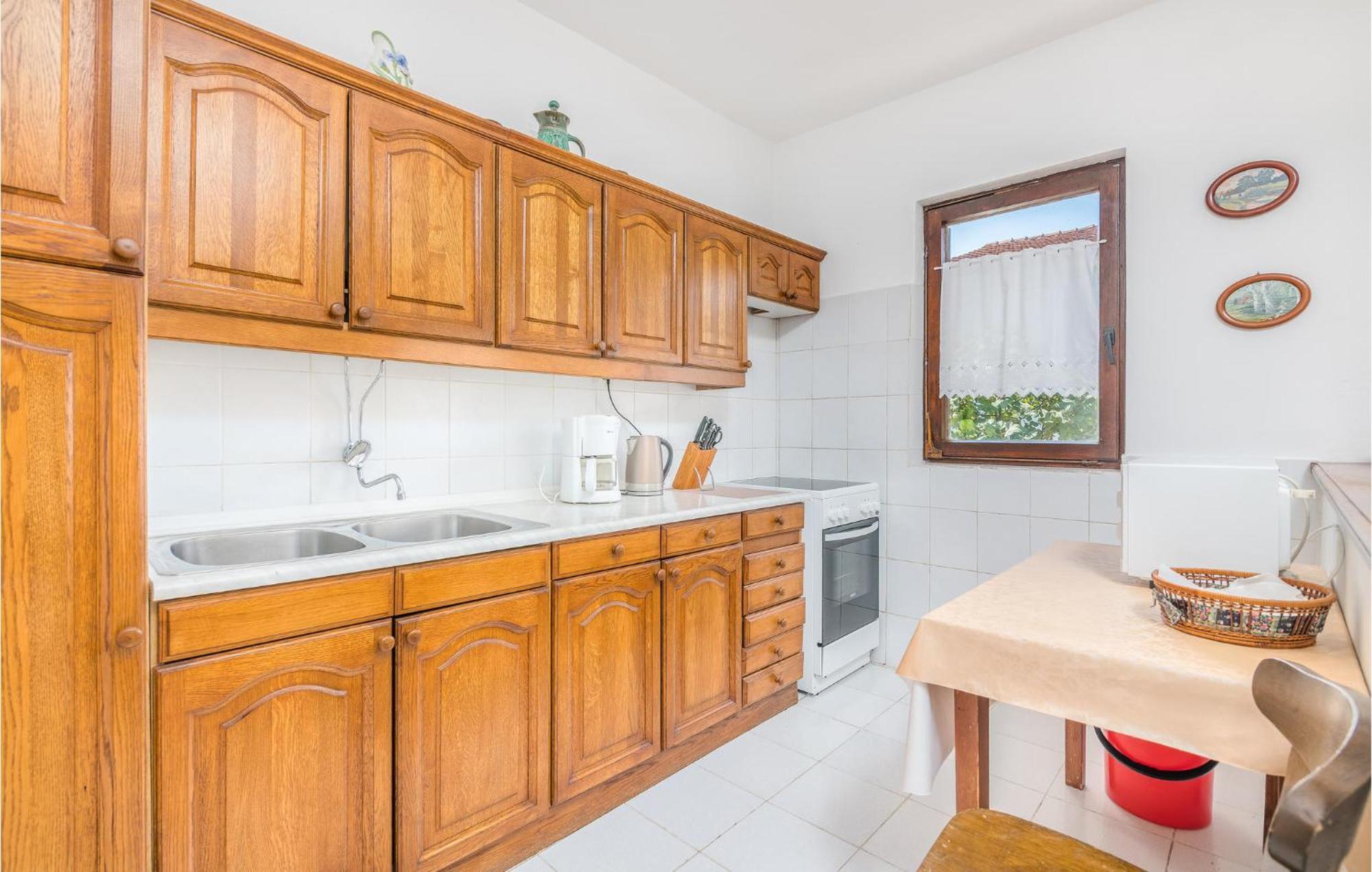 Stunning Apartment In Malinska With Kitchen Buitenkant foto